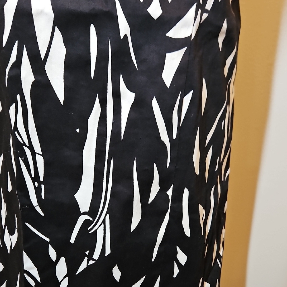 White House Black Market Black and White Abstract Dress Size 6 - Picture 3 of 9